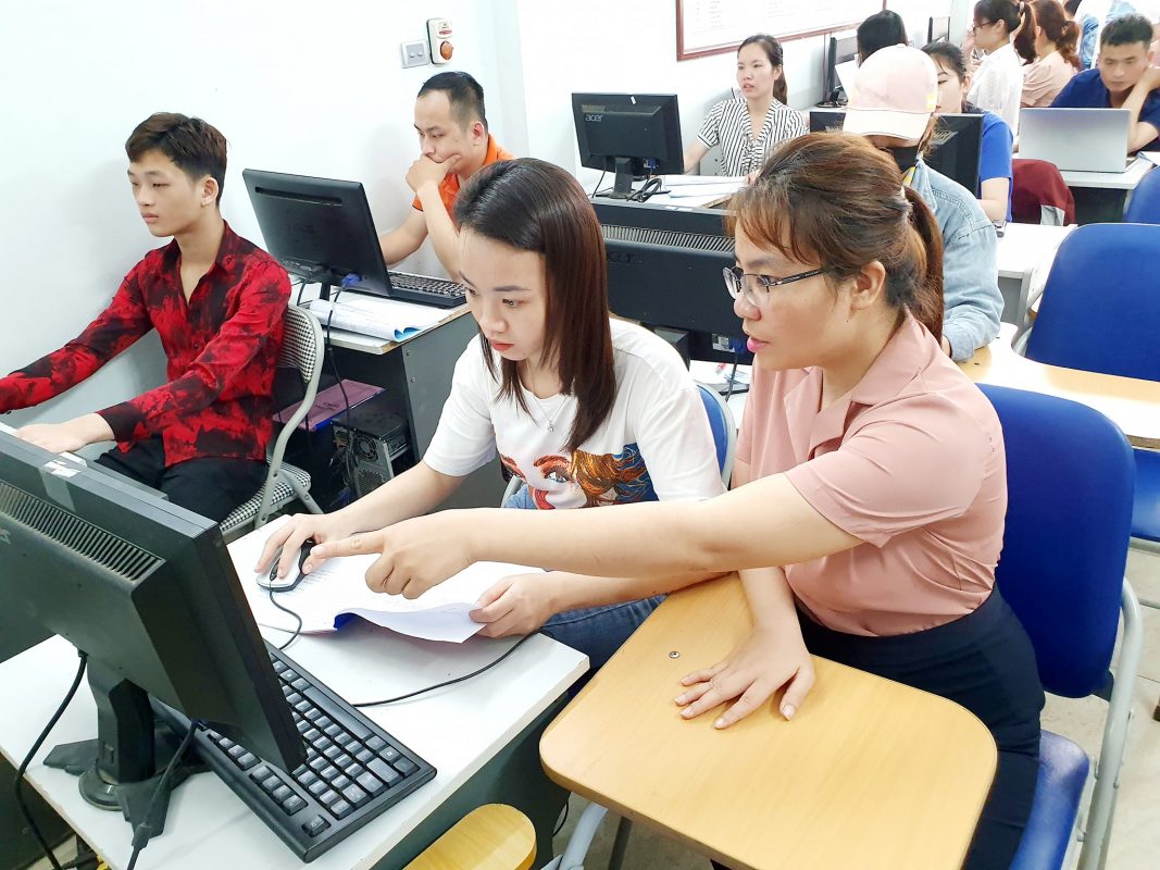 Học kế toán thực tế tại Thanh Hóa chúng tôi khuyên bạn nên học Kế Toán Excel trước khi học Phần mềm Kế Toán để có thể hiểu được