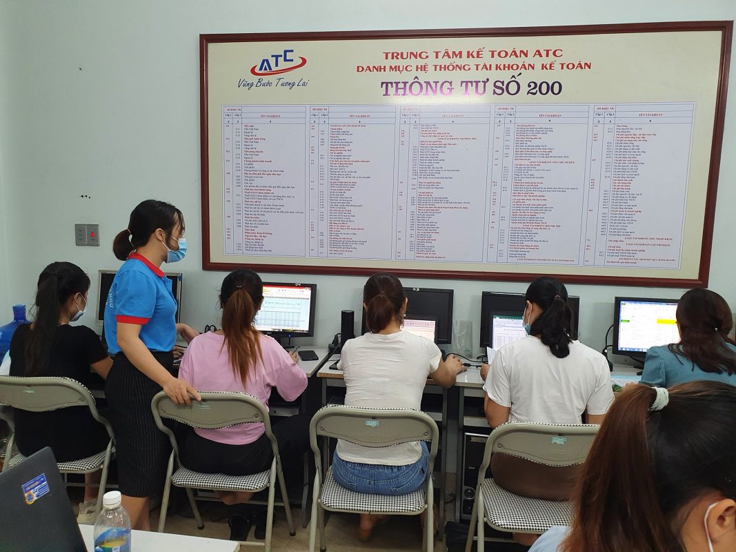 Học kế toán ở Thanh Hóa Sau khi học xong bạn có đủ kinh nghiệm sẽ tự xử lý được công việc, tránh sai sót, giảm thiểu rủi ro