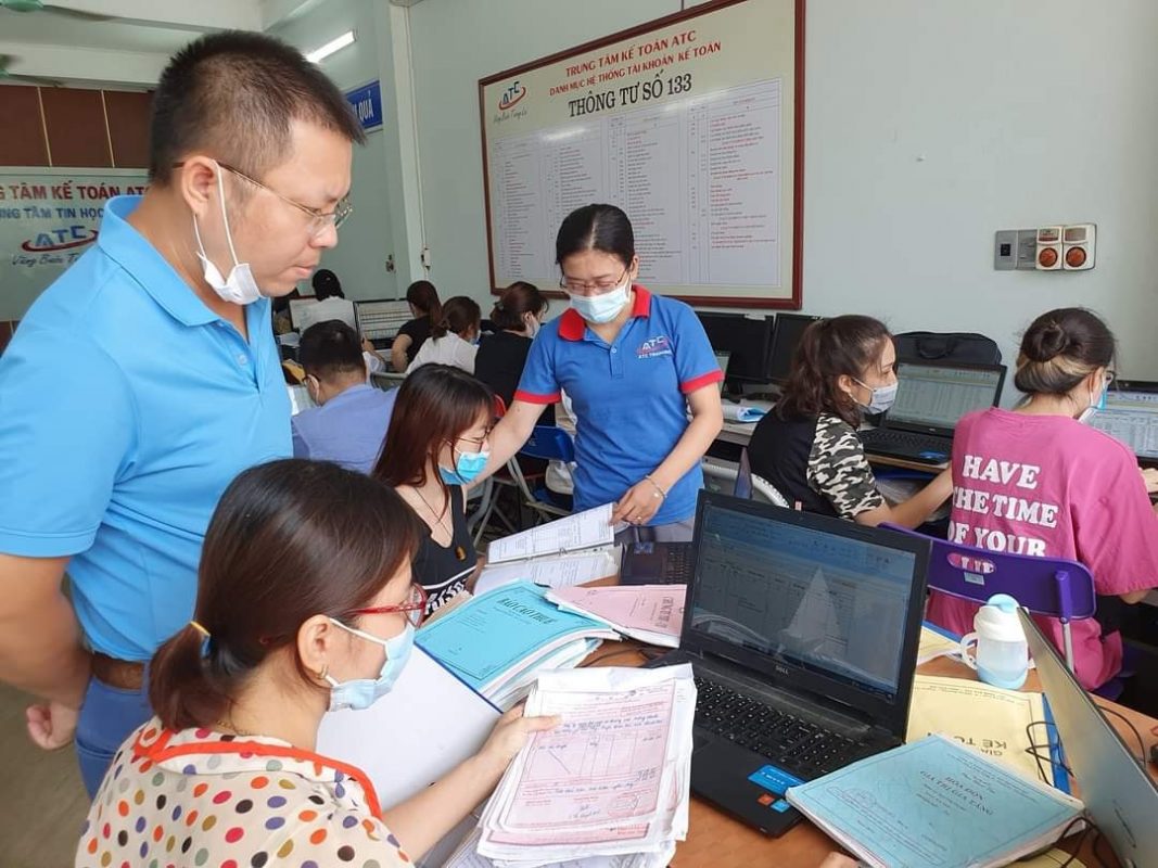 Hoc ke toan tot nhat tai Thanh Hoa Bạn đang loay hoay ngụp lặn tìm lối đi cho riêng mình, hoàn cảnh bản thân thì vừa trẻ, vừa nghèo,