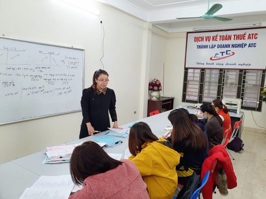 Trung tâm kế toán tại Thanh Hóa Kế toán có nhiều cấp độ, nếu mới bắt đầu, bạn sẽ làm từ vị trí kế toán viên, sau thời gian tích lũy