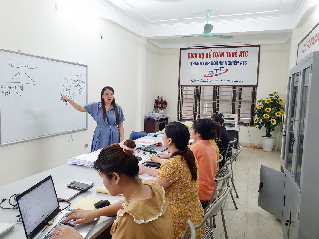 Học kế toán cấp tốc ở thanh hóa “Thứ chênh lệch ít nhất giữa người với người là chỉ số thông minh, chênh lệch lớn nhất là lòng kiên trì.”