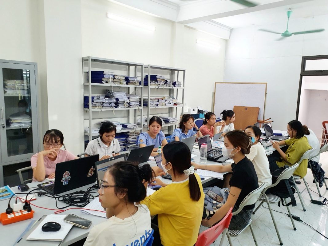 Hoc ke toan thuc te o thanh hoa Màu áo rất đẹp!Xanh của nhiệt huyết, của dễ chịu, điềm đạm... & CHUYÊN NGHIỆPMôi trường làm việc chuyên