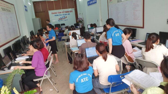 Hoc tin hoc tai thanh hoa Các bạn biết các nhà khoa học khác chúng ta điểm nào không? Đó là trong đầu họ là một vạn câu hỏi vì sao? Và