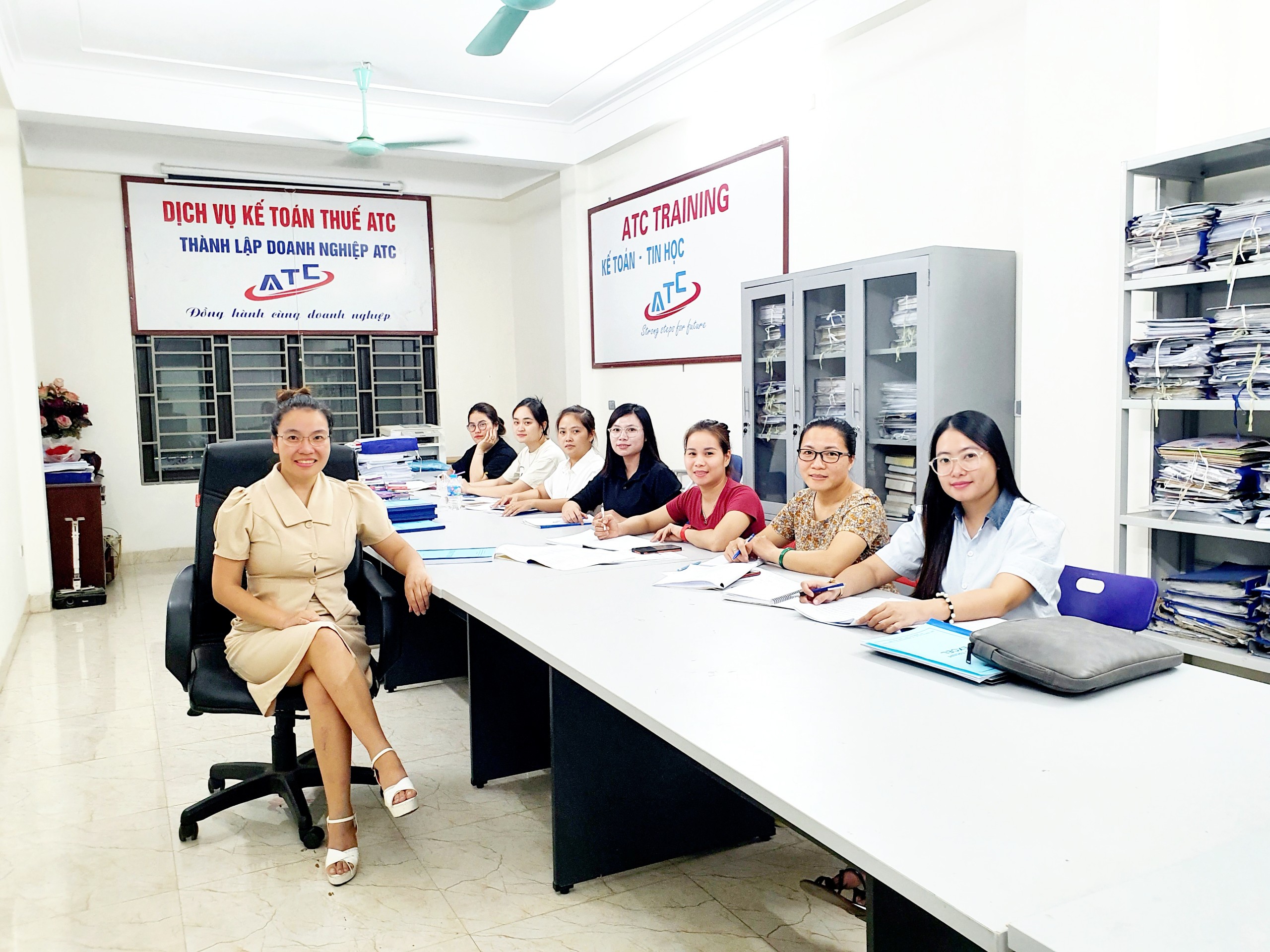 Lớp học kế toán tổng hợp ở Thanh Hóa HẠCH TOÁN CHI PHÍ NHÂN CÔNG THUÊ NGOÀICác phương án thuê nhân công ngoài của Doanh nghiệp: