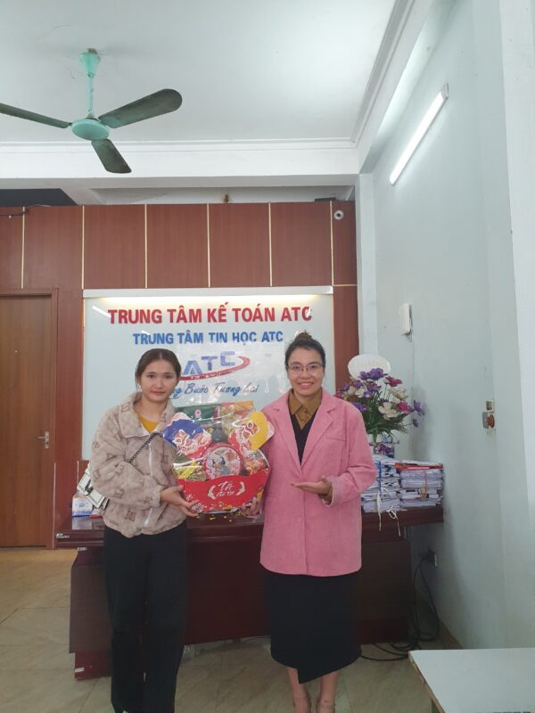 Học kế toán cấp tốc tại thanh hóa TẾT ĐOÀN VIÊNNgày tết đoàn viên đang đến gần, không khí nhộn nhịp và tất bật. Trong khi nàng